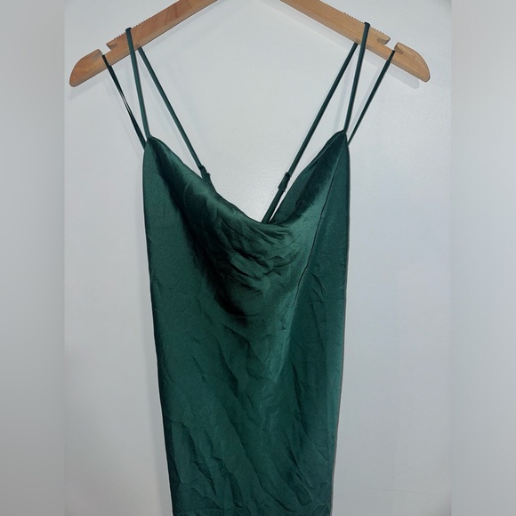 ✨HOST PICK✨NWT Revolve Gaia Dress by ASTR the Label in GREEN - Picture 6 of 14